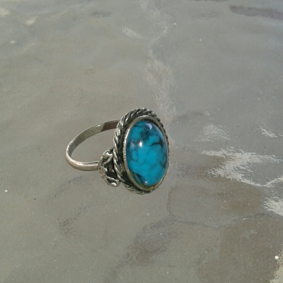 Jewelry - Vintage Fashion Ring Silvertone Turquoise Stone